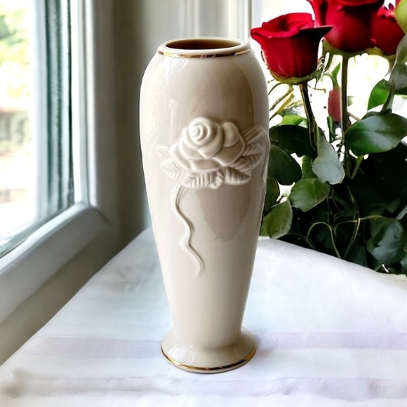 LENOX Vintage 80s Rose Blossom 24K Gold Trimmed Fine China Vase - Picture 1 of 3